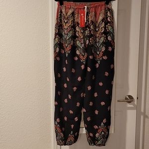 Harem pants with pockets